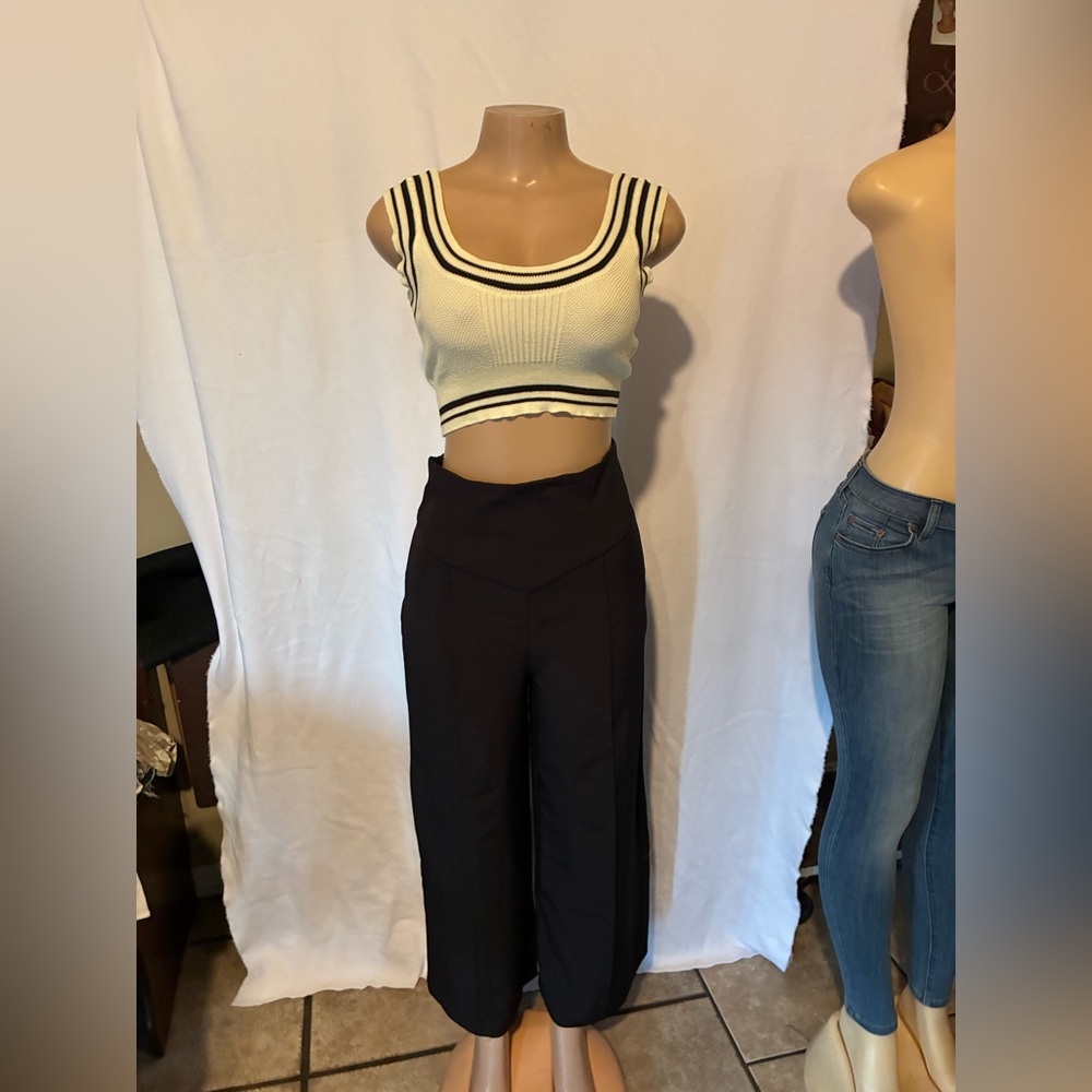 SHEIN Black and Cream Ribbed Crop Tank Top - Picture 4 of 6
